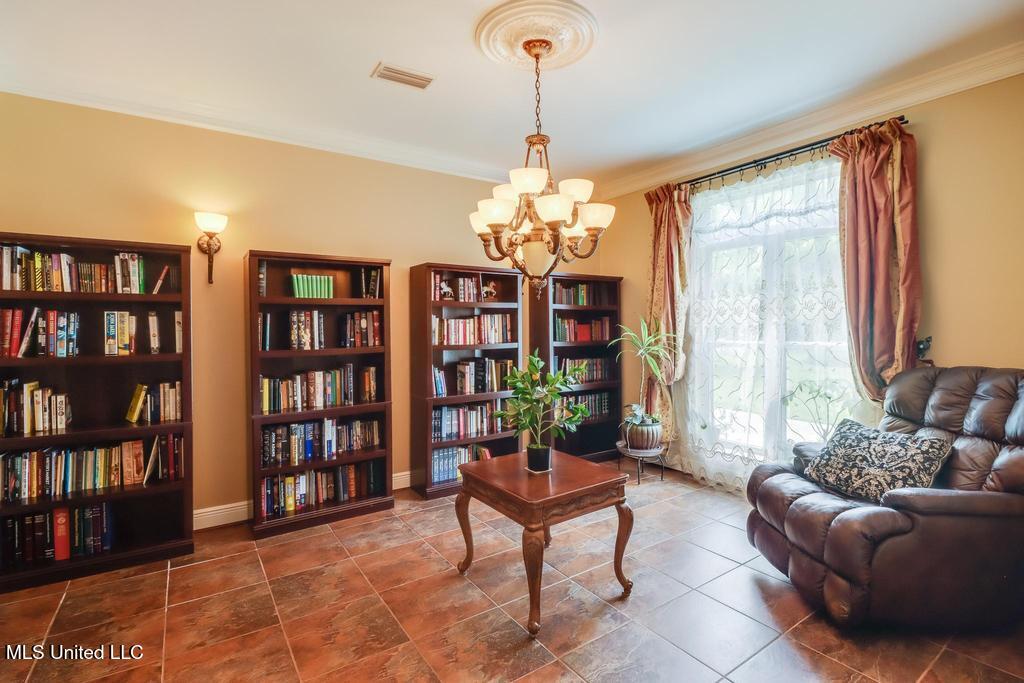 6015 Monticilla Circle Property Photo 13