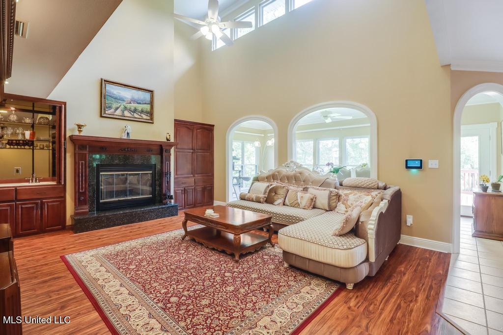 6015 Monticilla Circle Property Photo 22