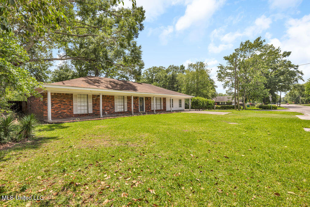1320 Sally Drive Property Photo 2