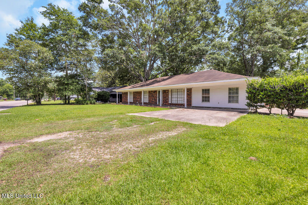 1320 Sally Drive Property Photo 3