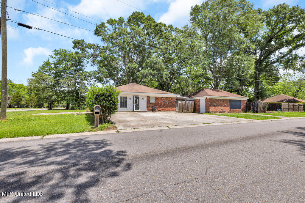1320 Sally Drive Property Photo 4