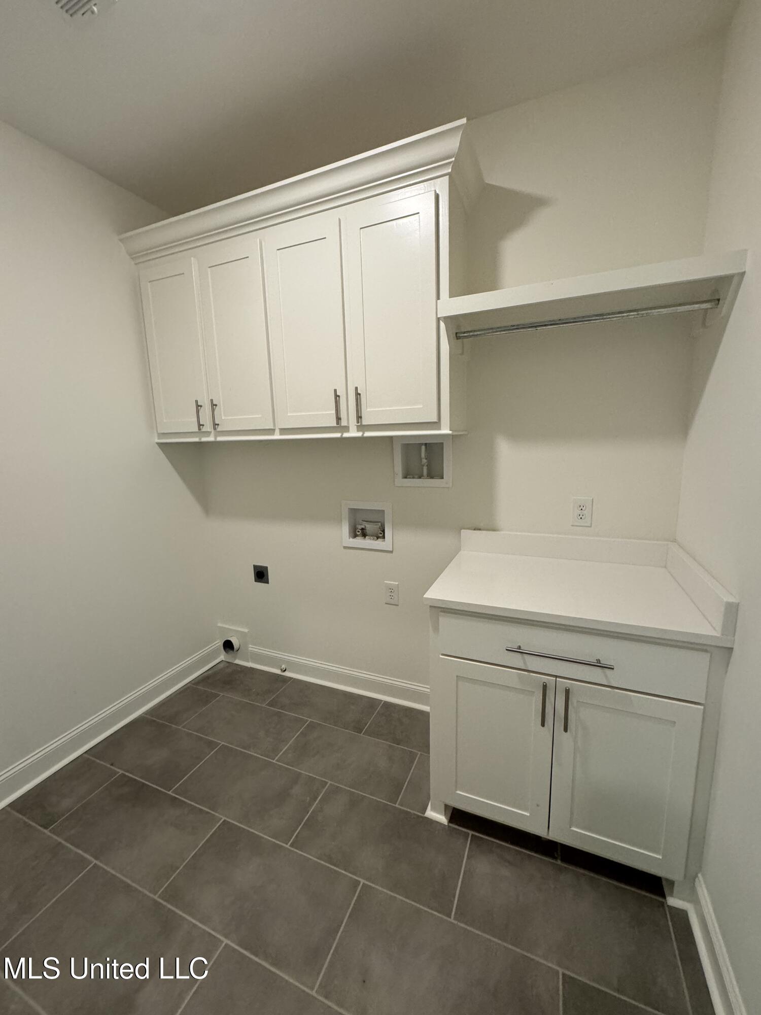 408 Butternut Drive Property Photo 4