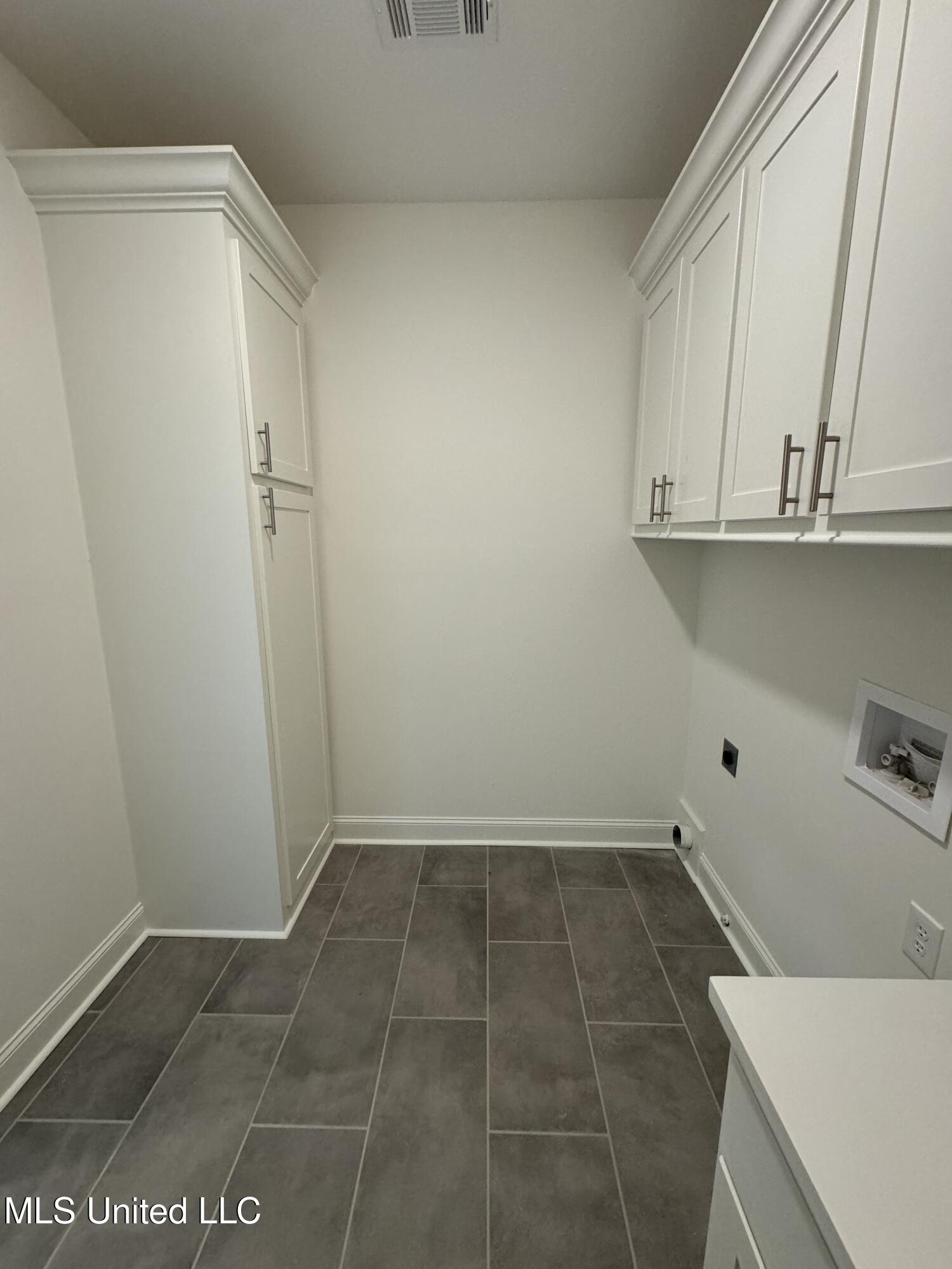 408 Butternut Drive Property Photo 5