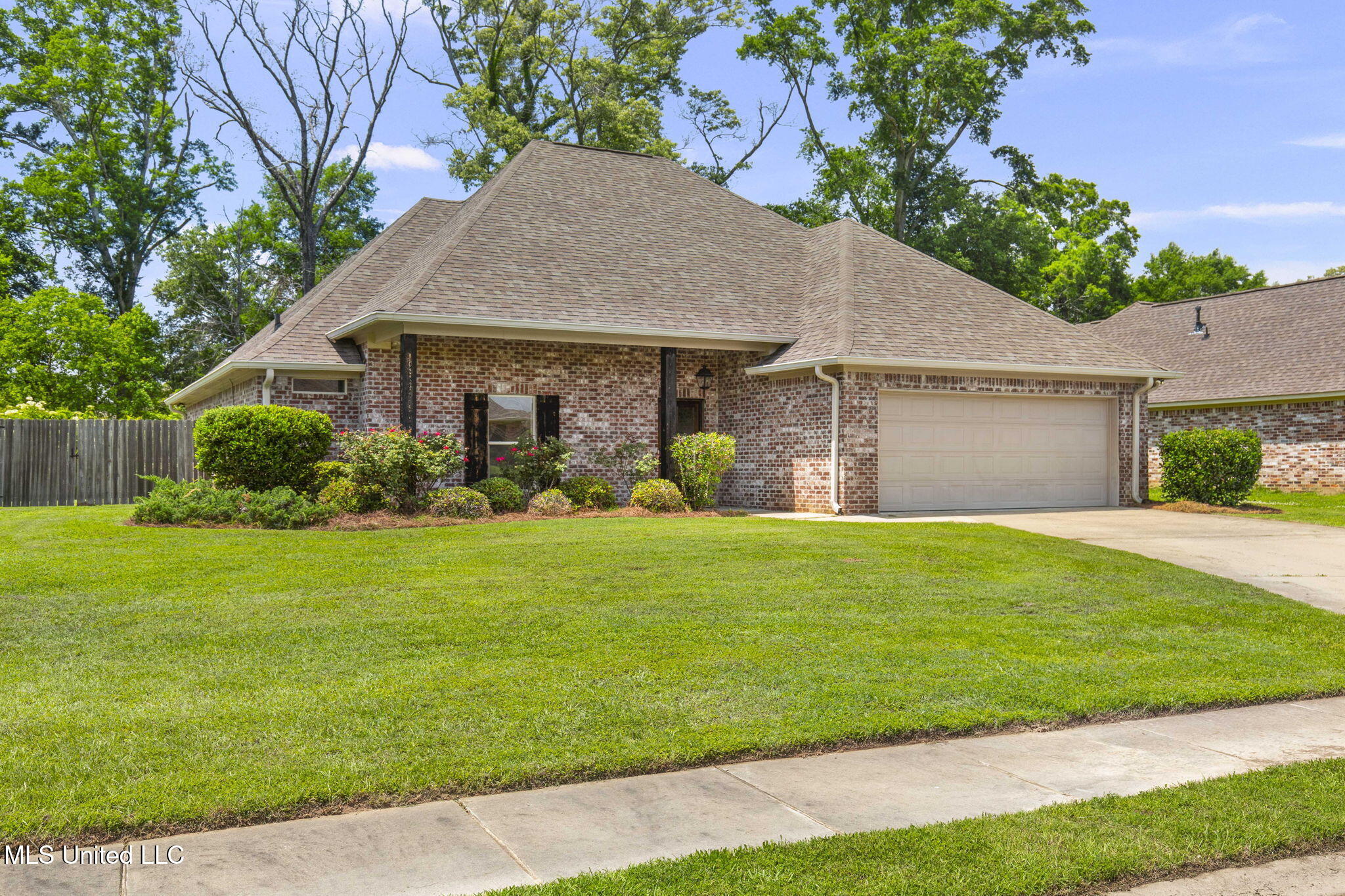 125 Rhodes Lane Property Photo 2