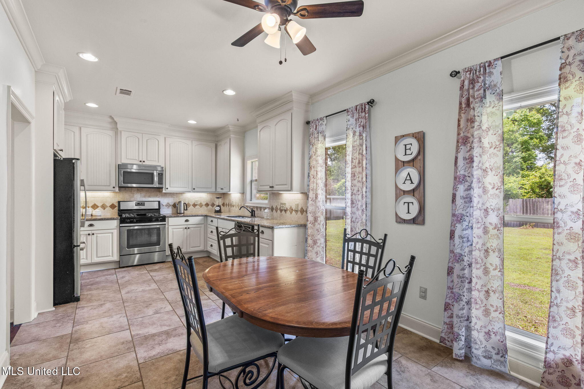 125 Rhodes Lane Property Photo 16