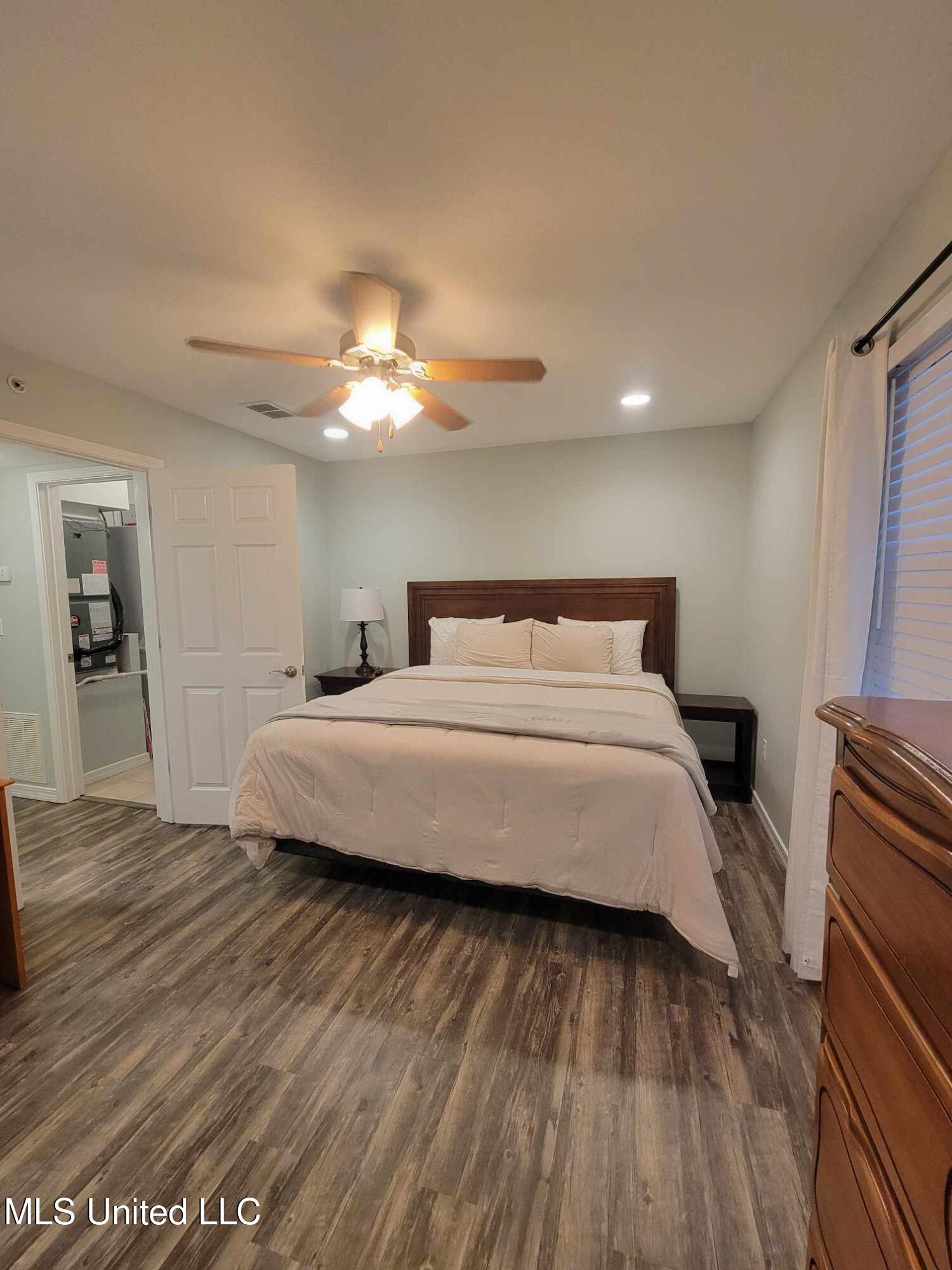 1282 Beach Boulevard Property Photo 3