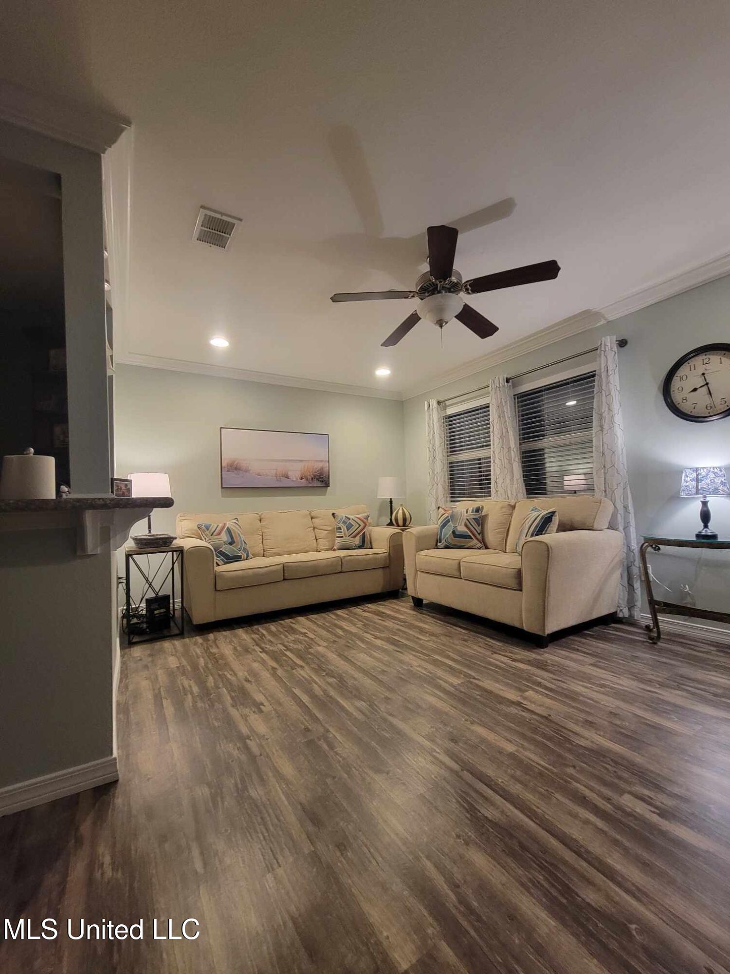 1282 Beach Boulevard Property Photo 6