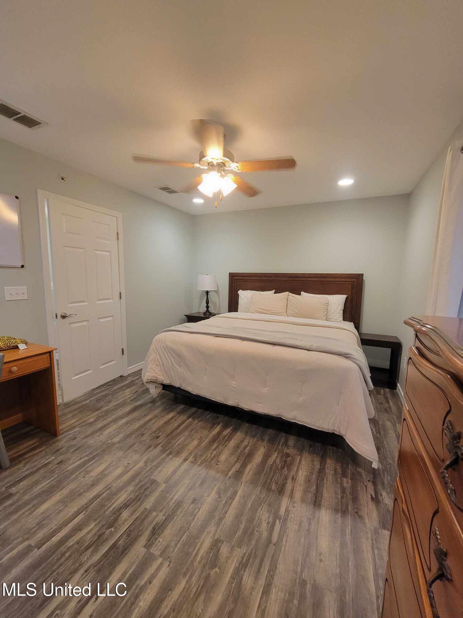 1282 Beach Boulevard Property Photo 7