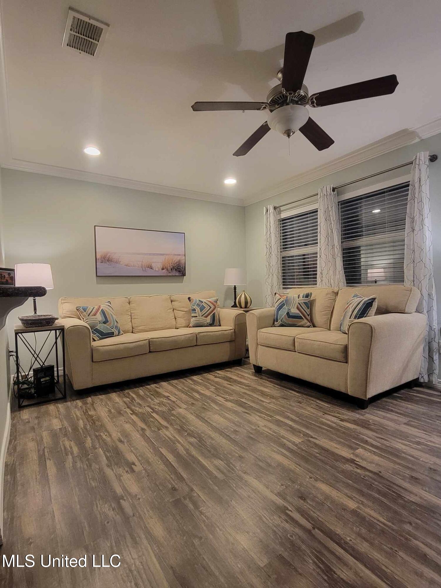 1282 Beach Boulevard Property Photo 14