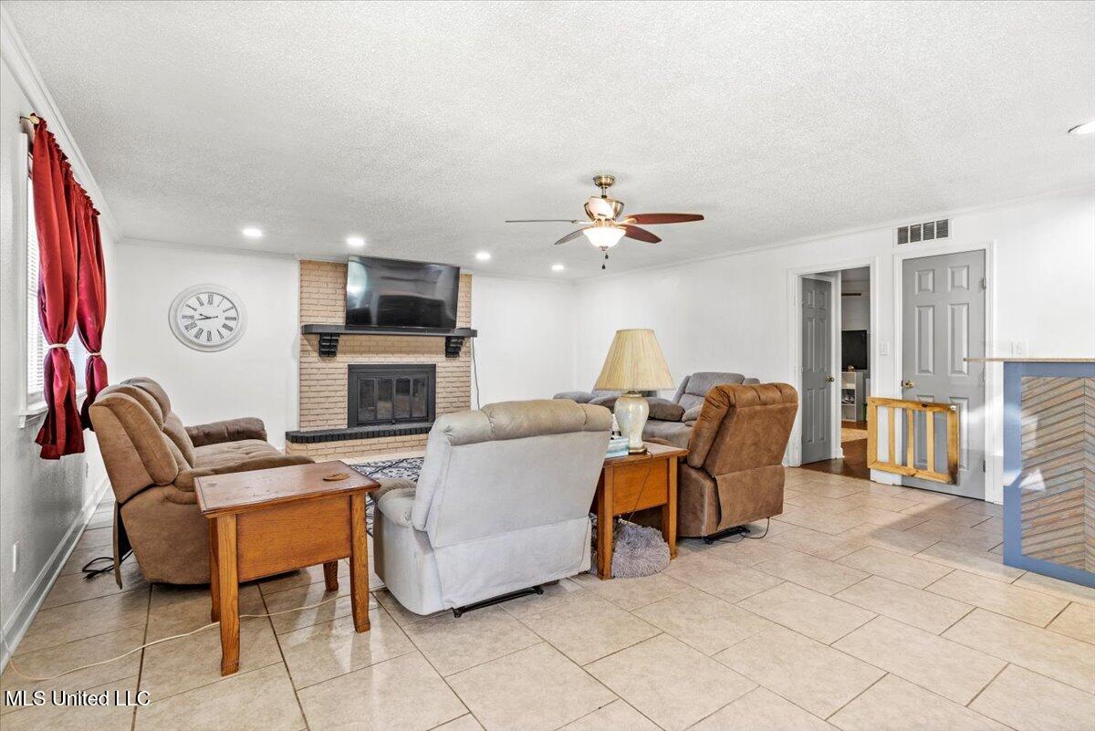 6005 Cypress Drive Property Photo 3