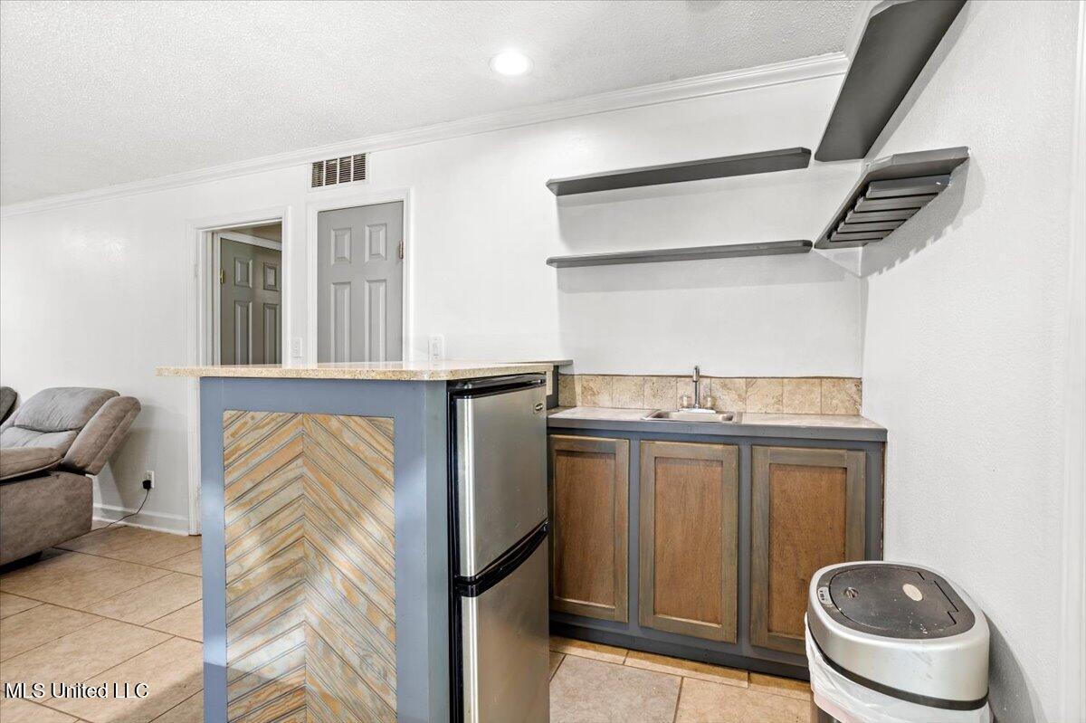 6005 Cypress Drive Property Photo 5