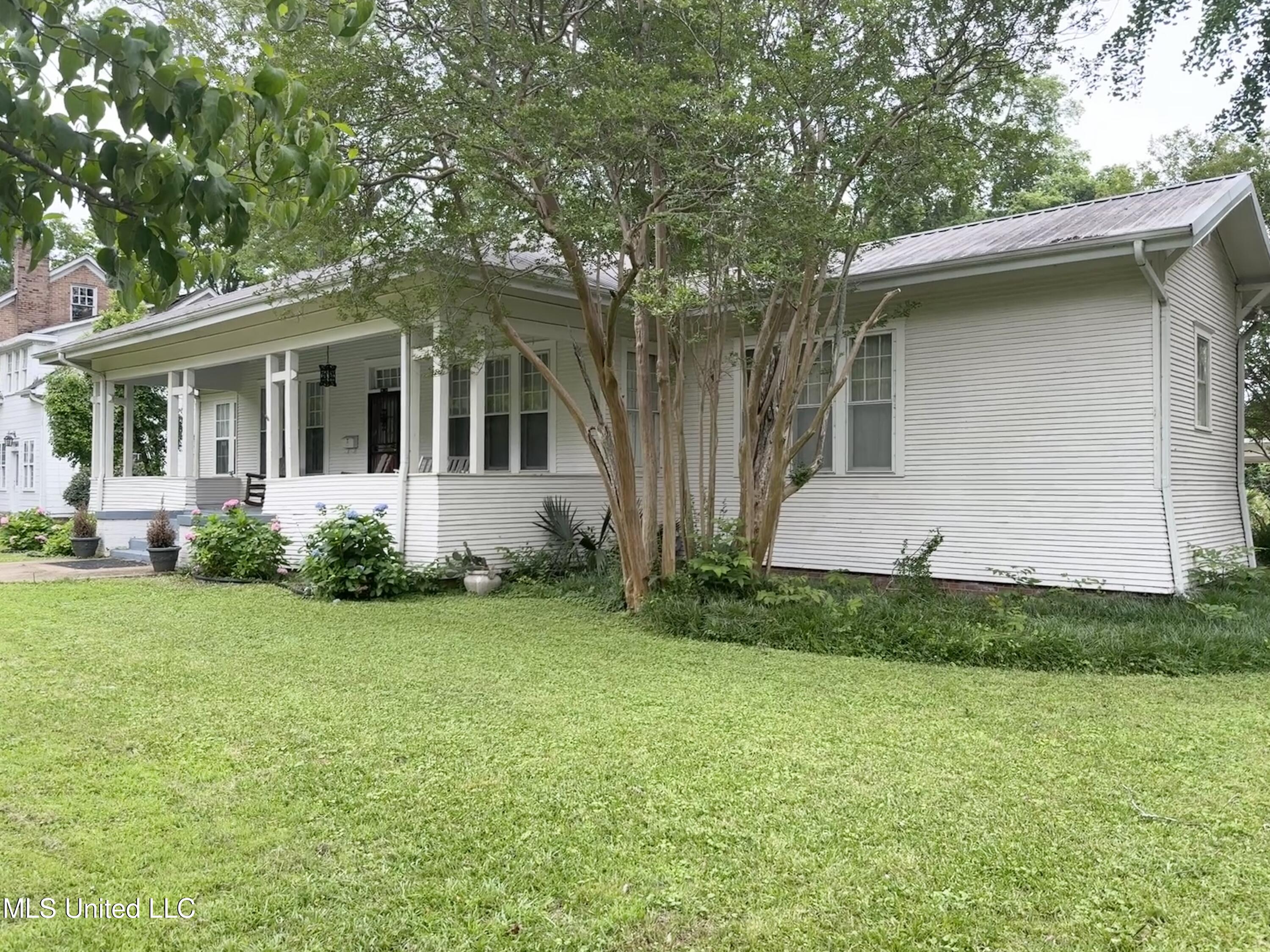 1303 River Road Property Photo 1