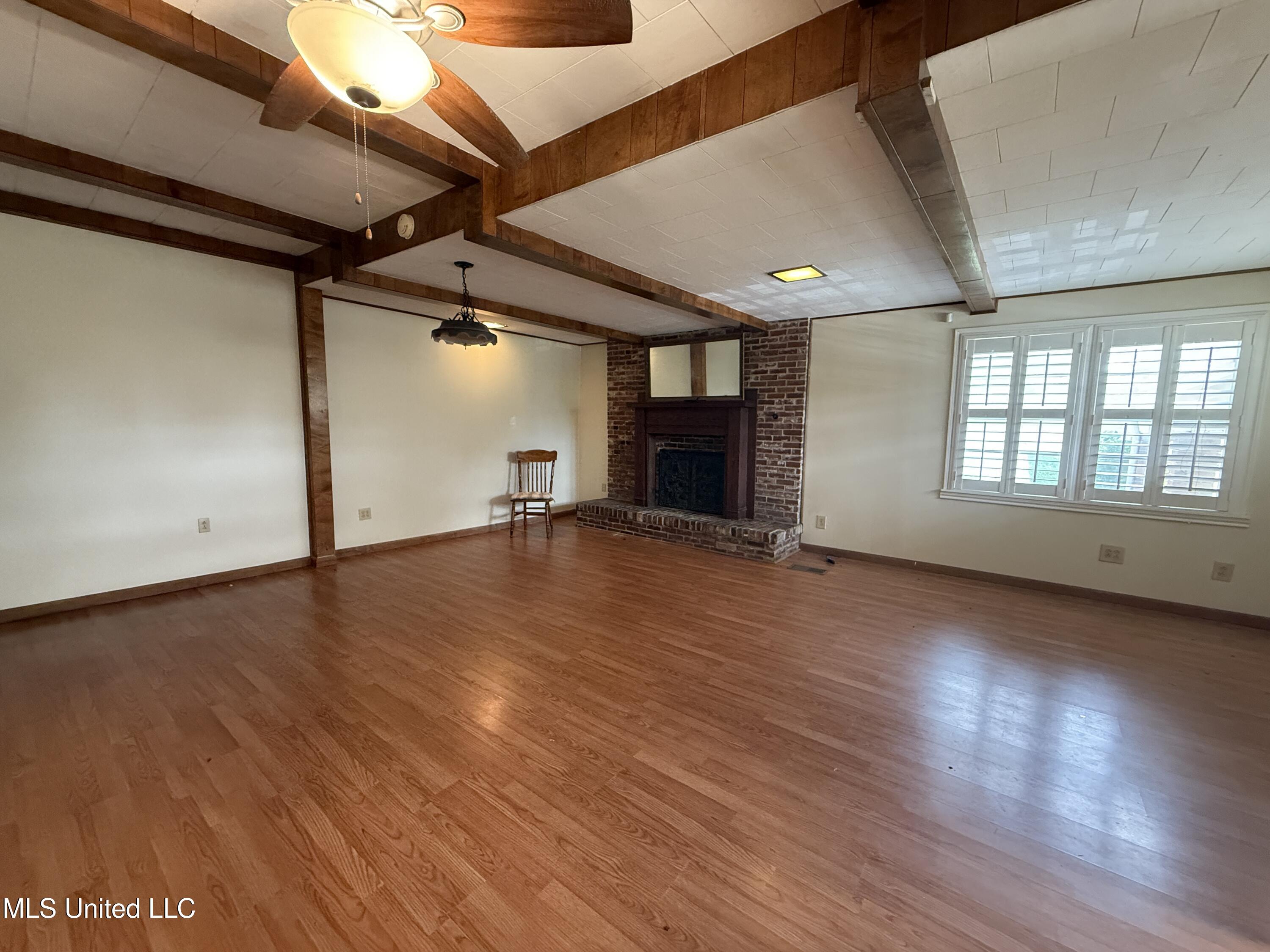 1303 River Road Property Photo 7