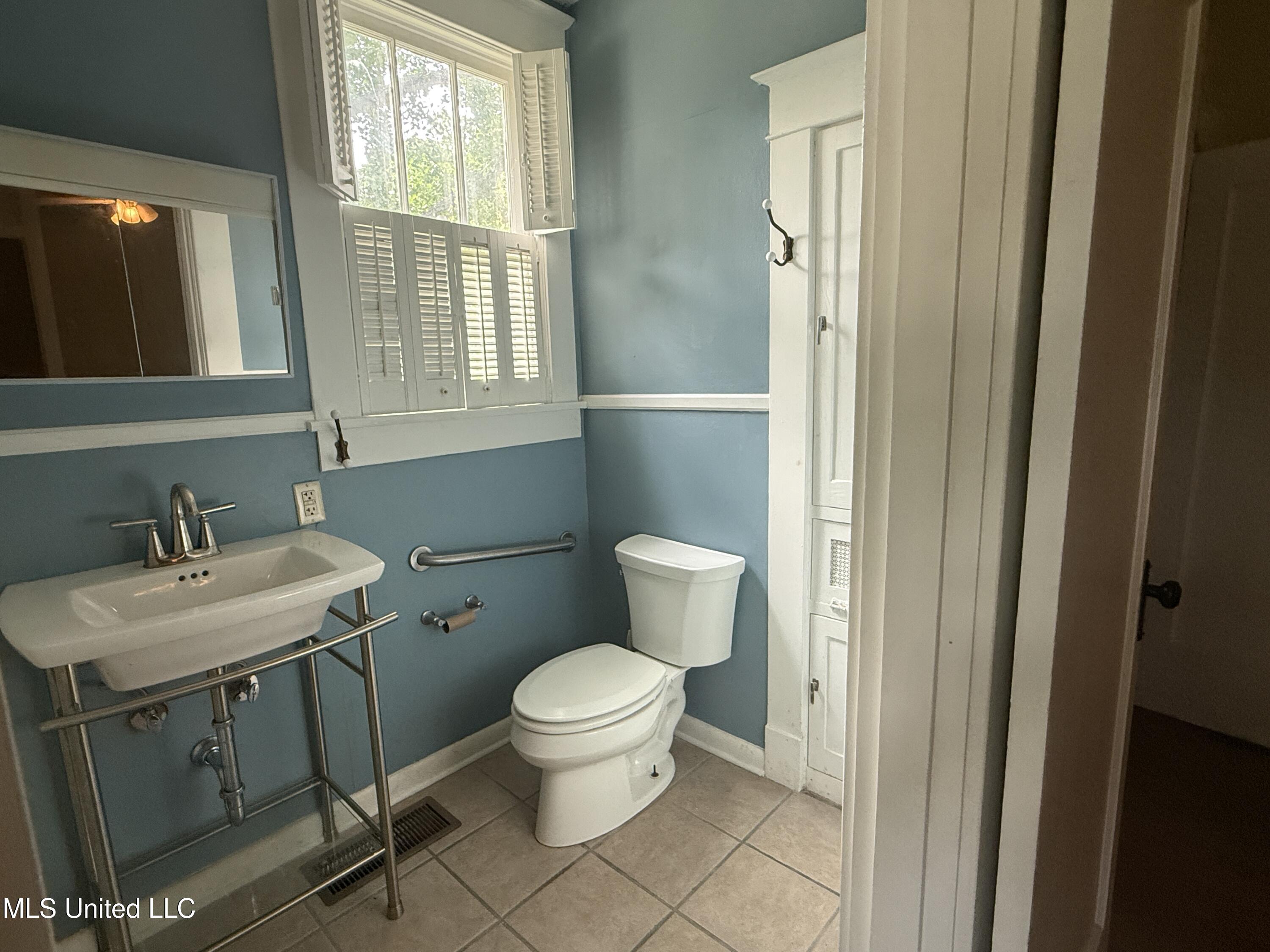 1303 River Road Property Photo 13