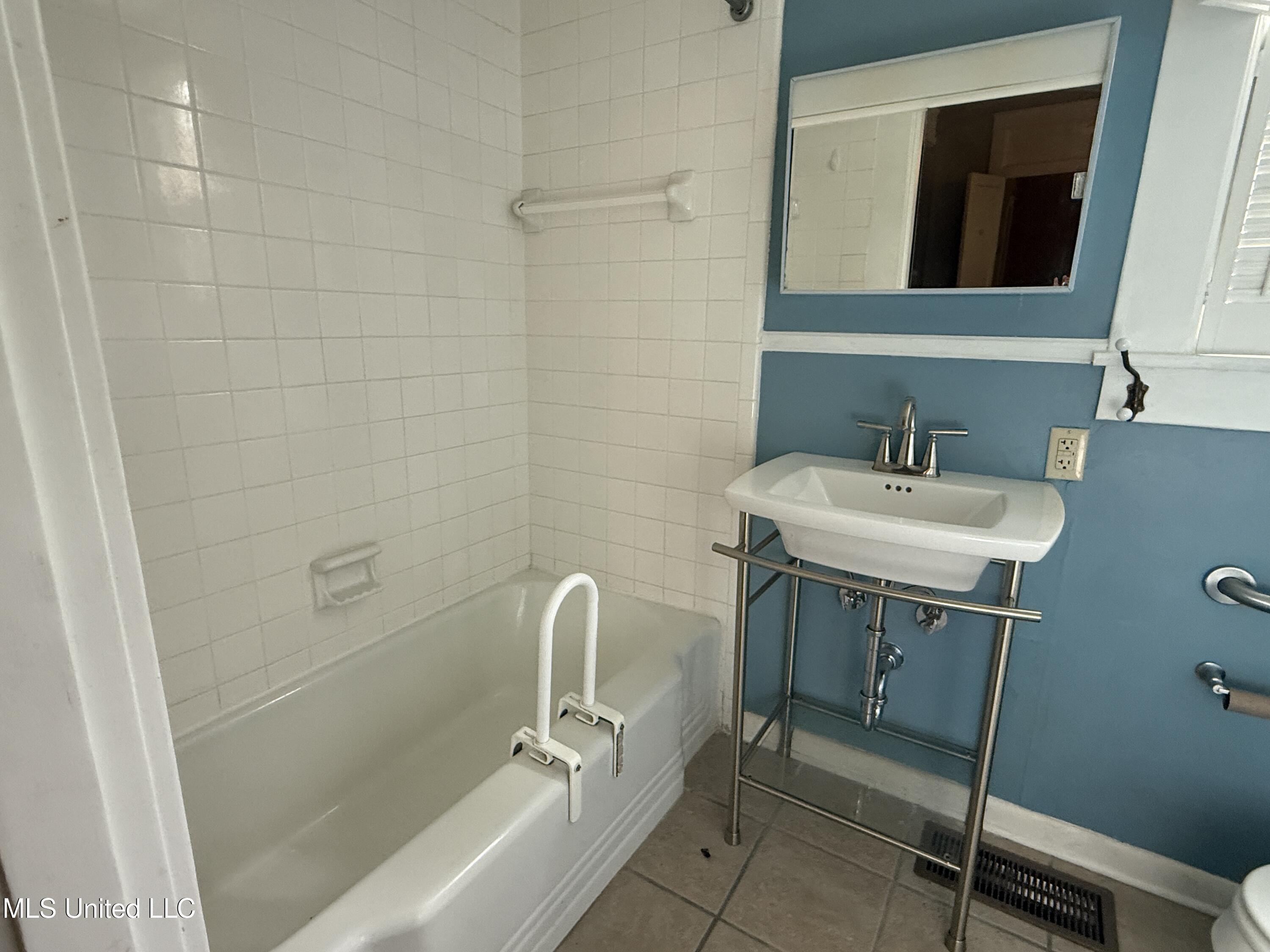 1303 River Road Property Photo 14