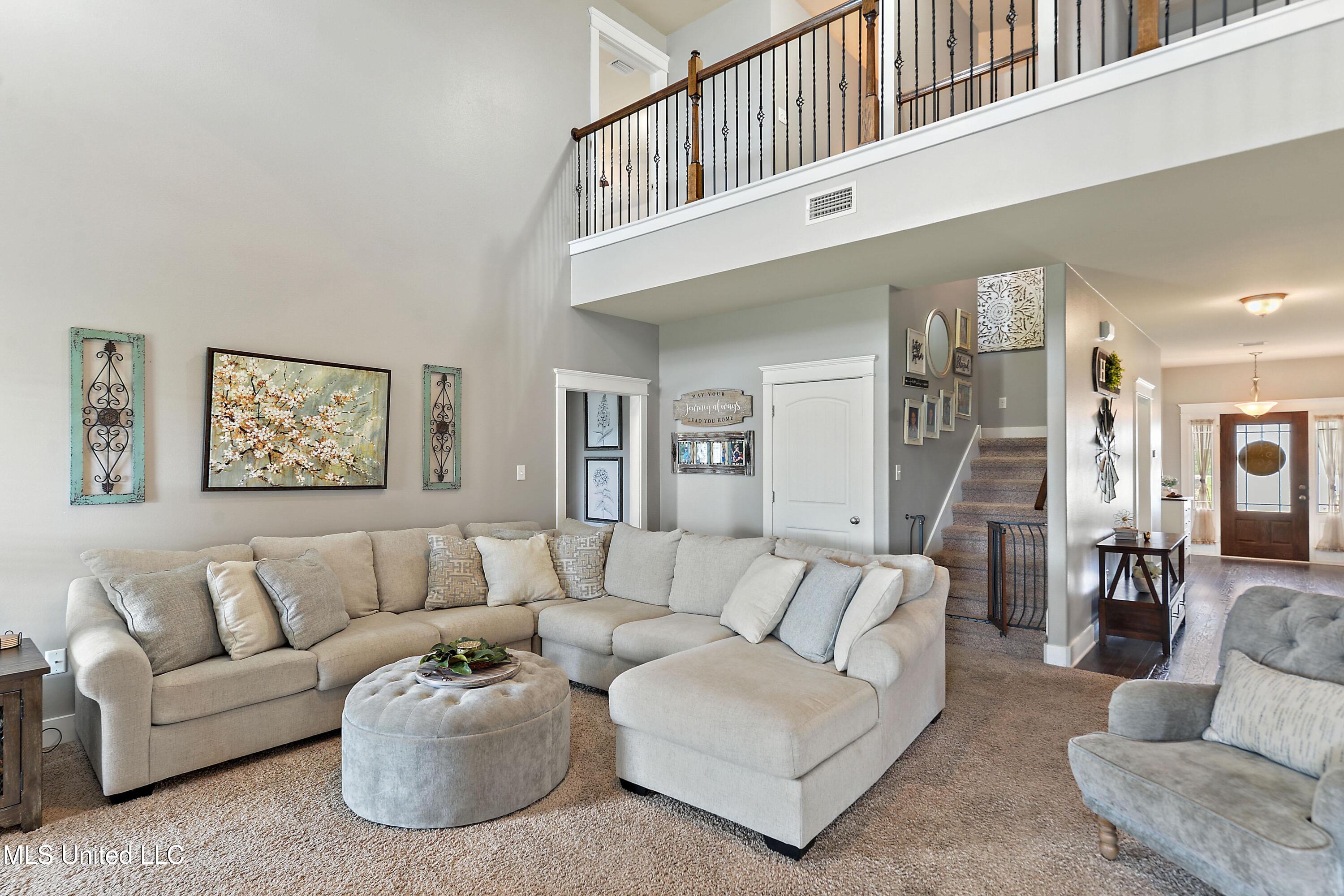 18225 Tulip Cove Property Photo 6