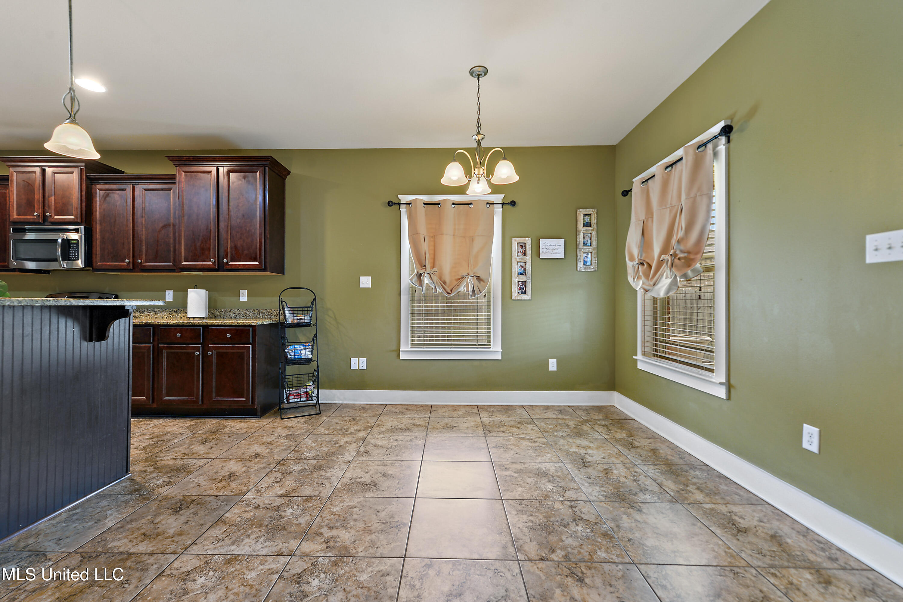 18225 Tulip Cove Property Photo 12