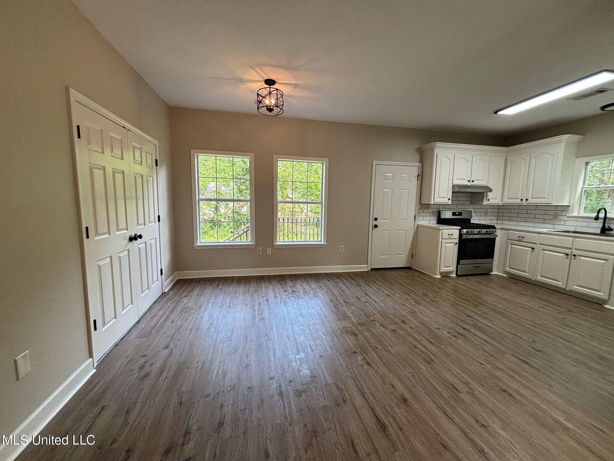 4832 Woodmont Drive Property Photo 4