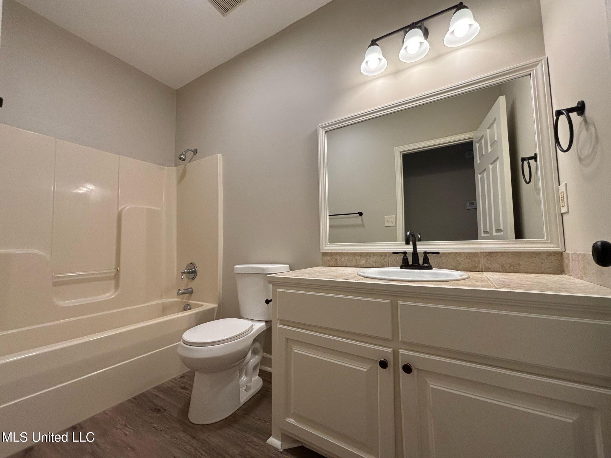 4832 Woodmont Drive Property Photo 12