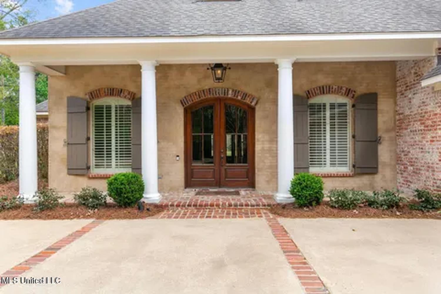 434 Laural Court Property Photo 2