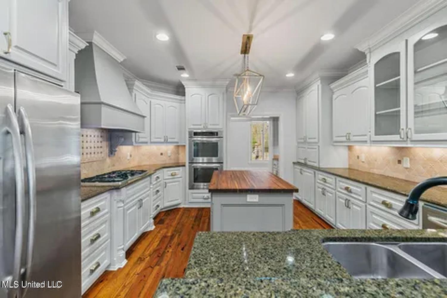 434 Laural Court Property Photo 5