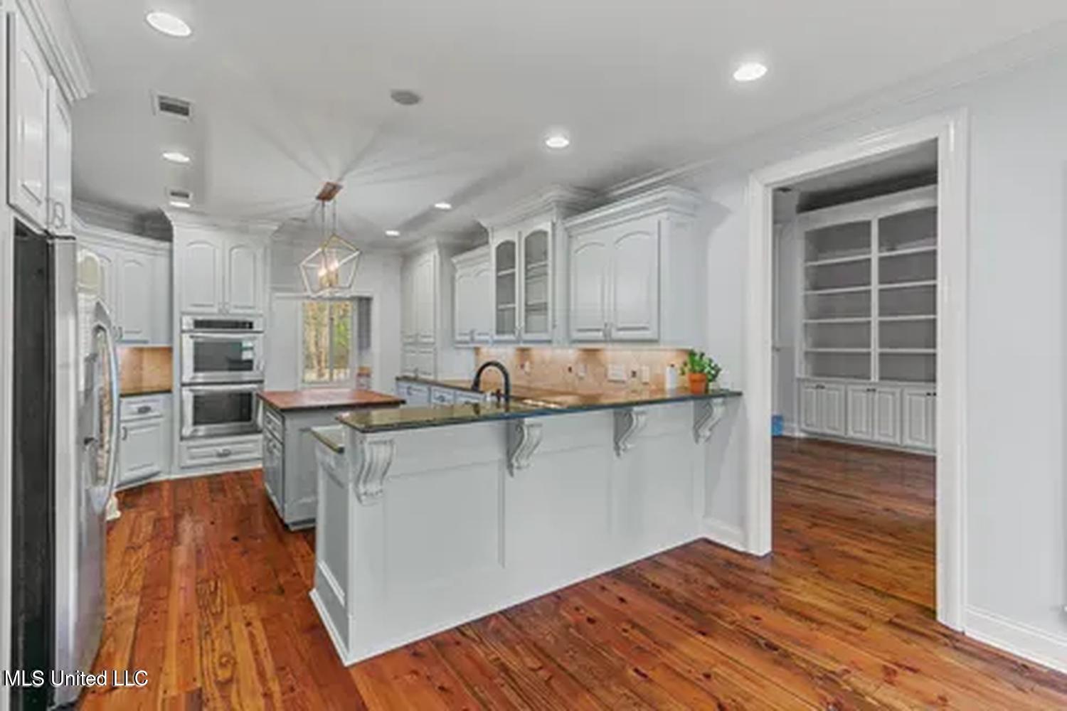 434 Laural Court Property Photo 6