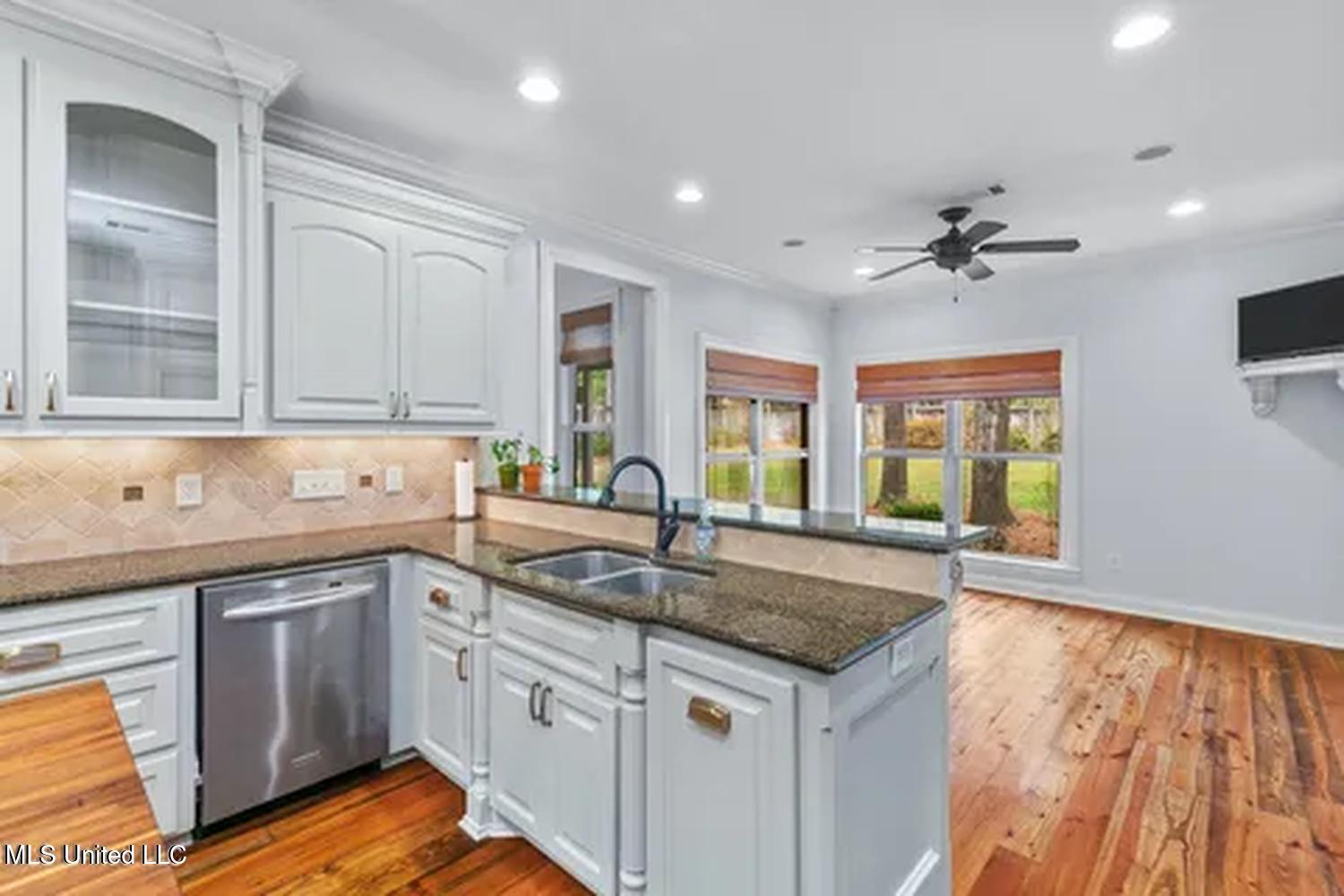 434 Laural Court Property Photo 7