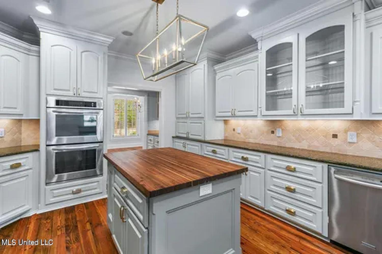 434 Laural Court Property Photo 8