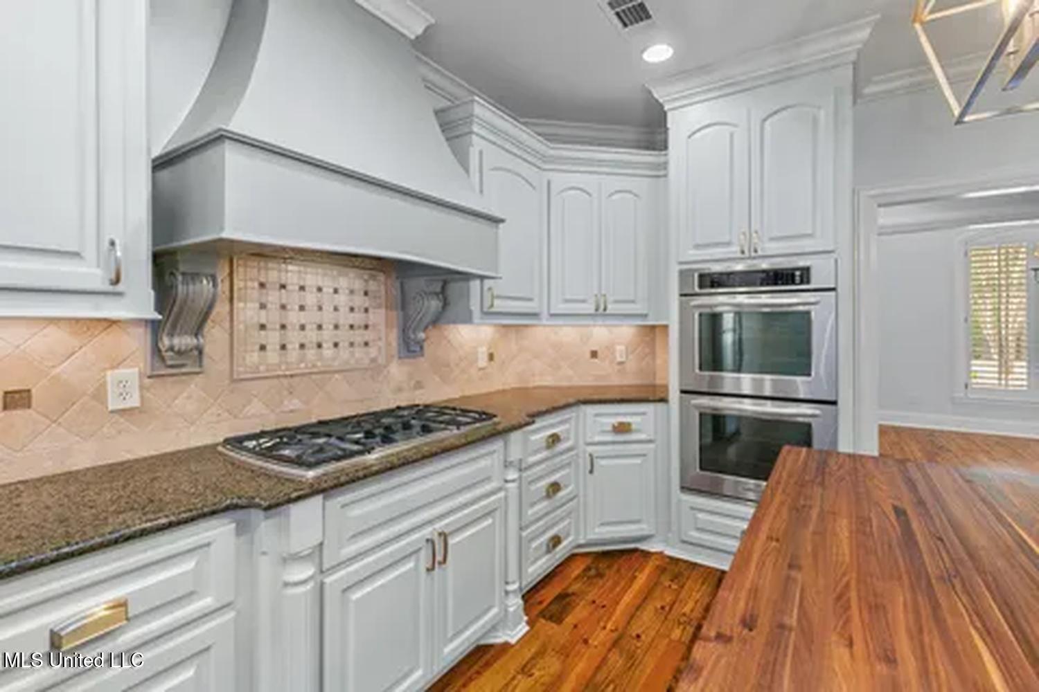 434 Laural Court Property Photo 9