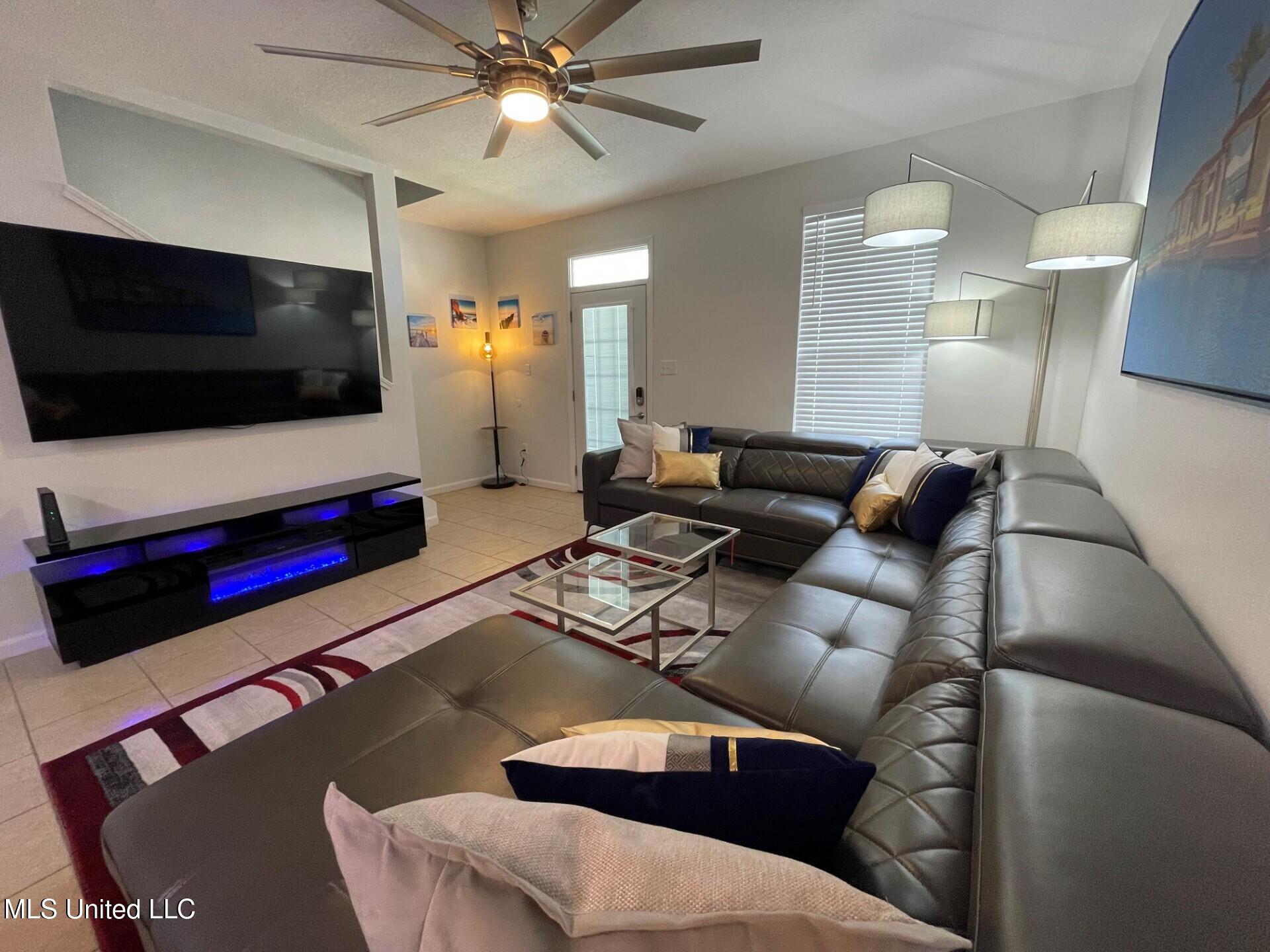 1276 Century Oaks Drive Property Photo 3