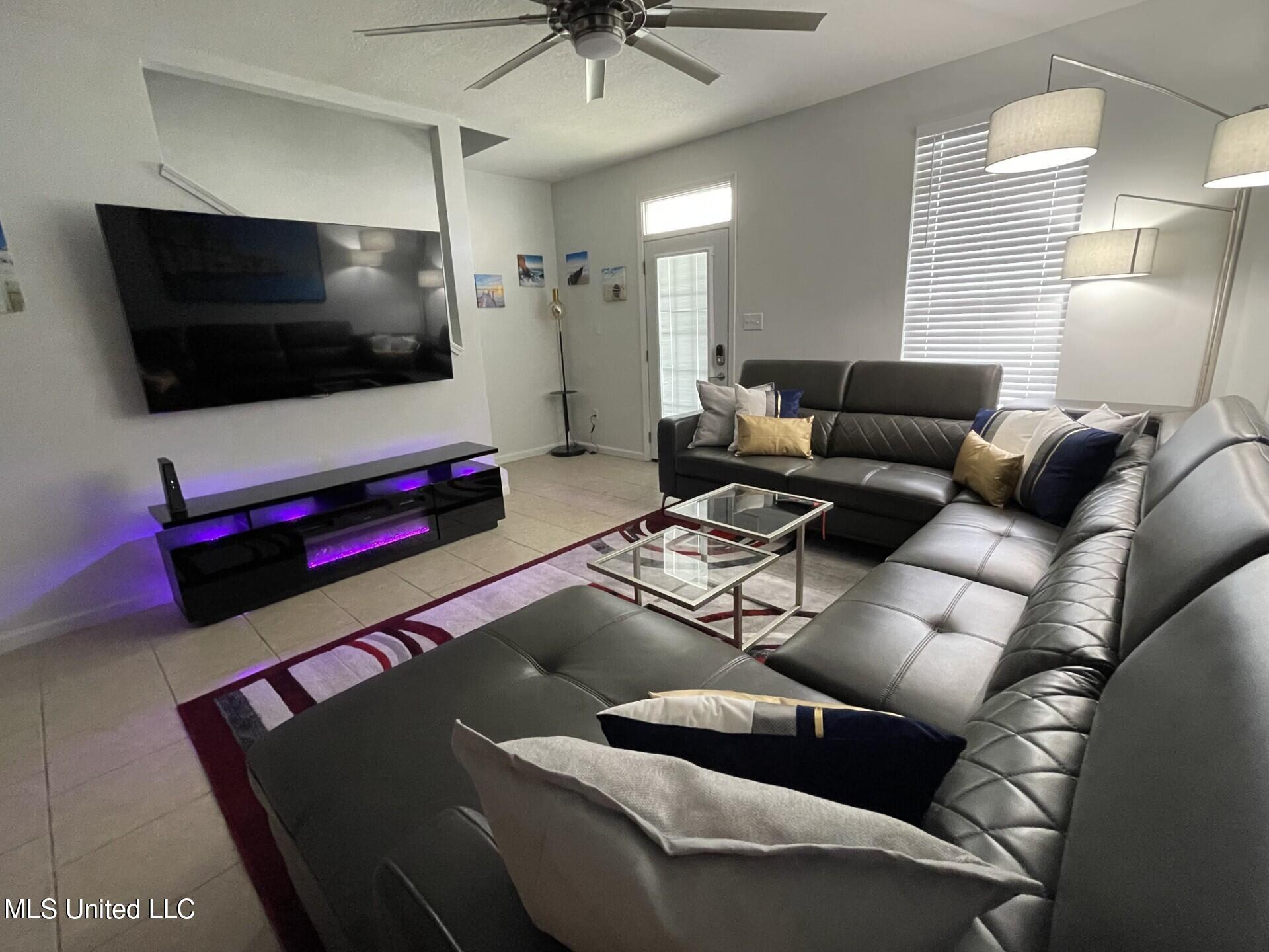 1276 Century Oaks Drive Property Photo 6