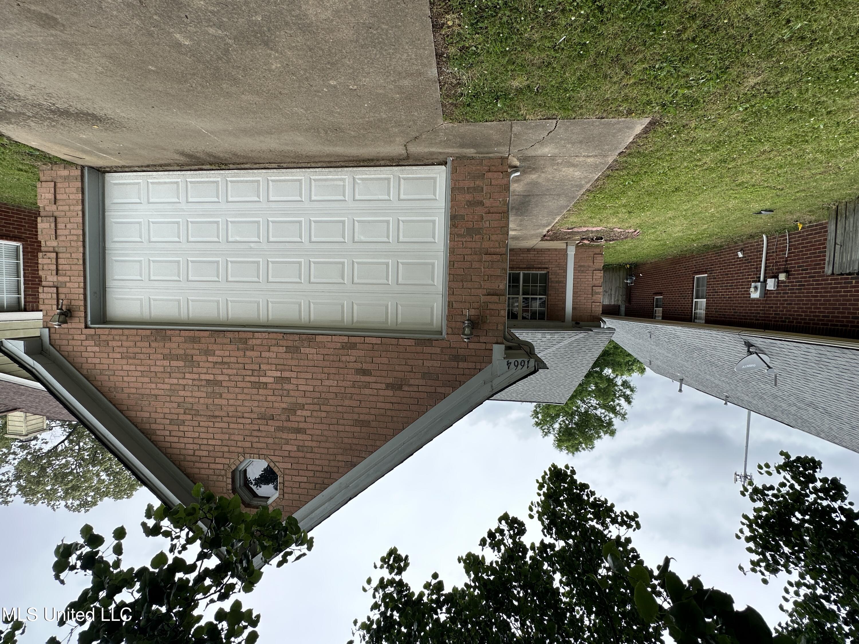 1664 Thomas Street Property Photo 1