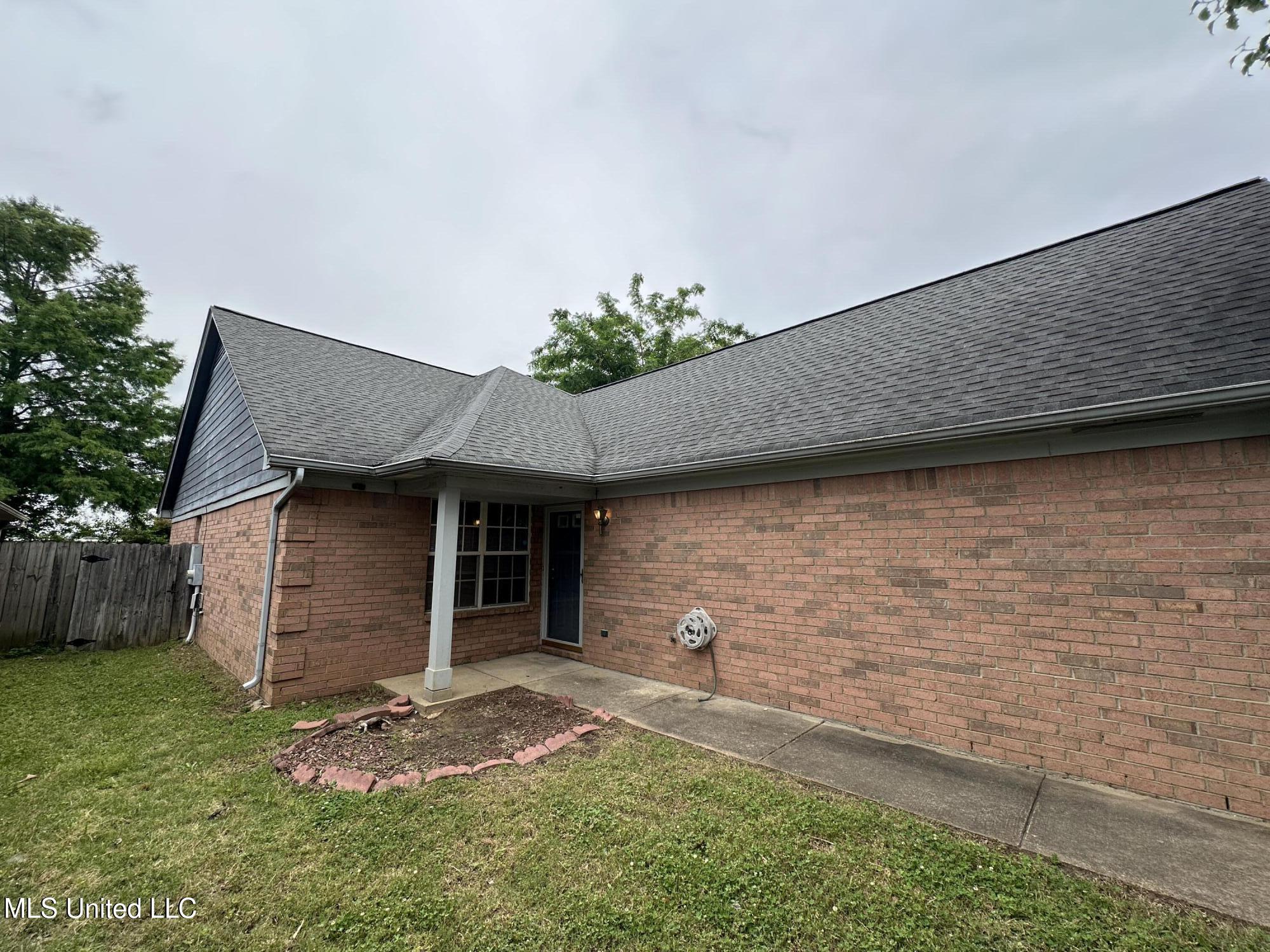 1664 Thomas Street Property Photo 3