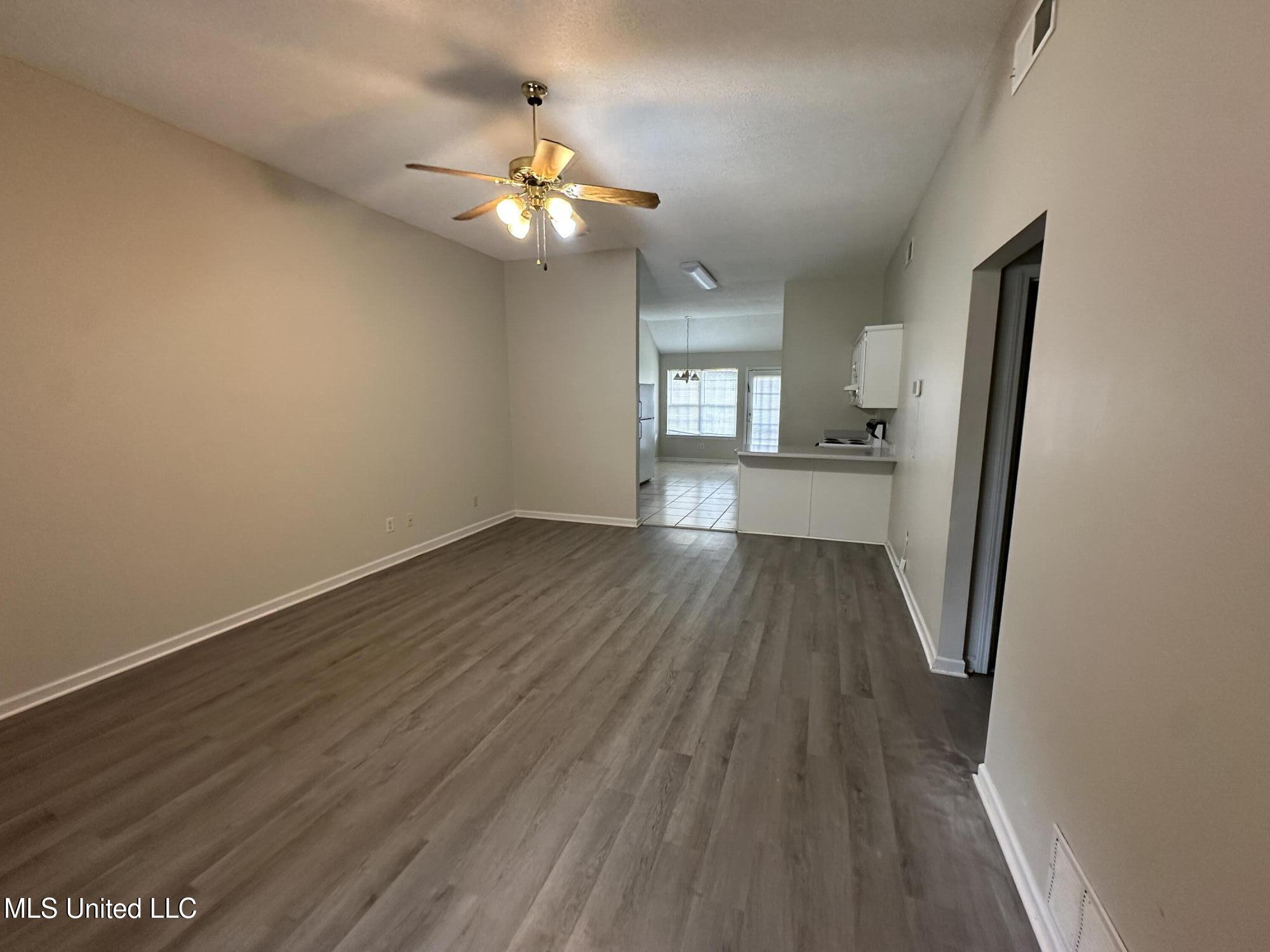 1664 Thomas Street Property Photo 4