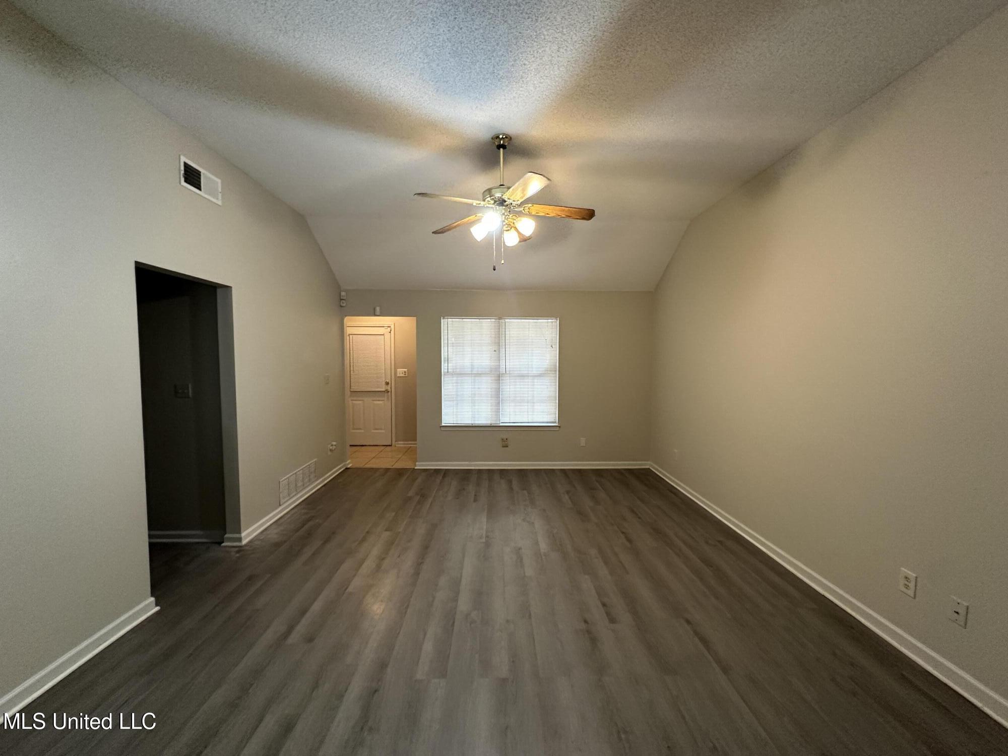 1664 Thomas Street Property Photo 5