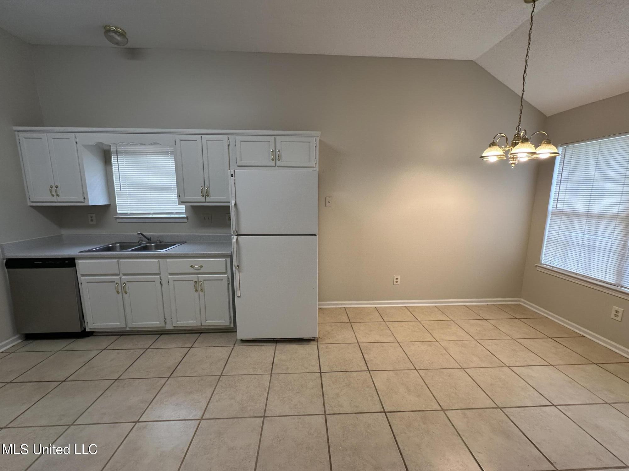 1664 Thomas Street Property Photo 7