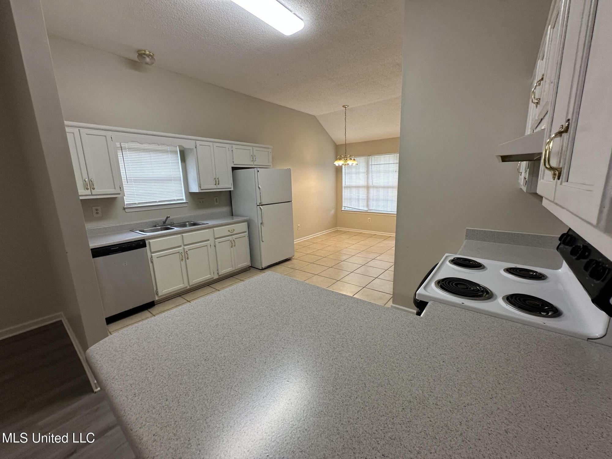 1664 Thomas Street Property Photo 8