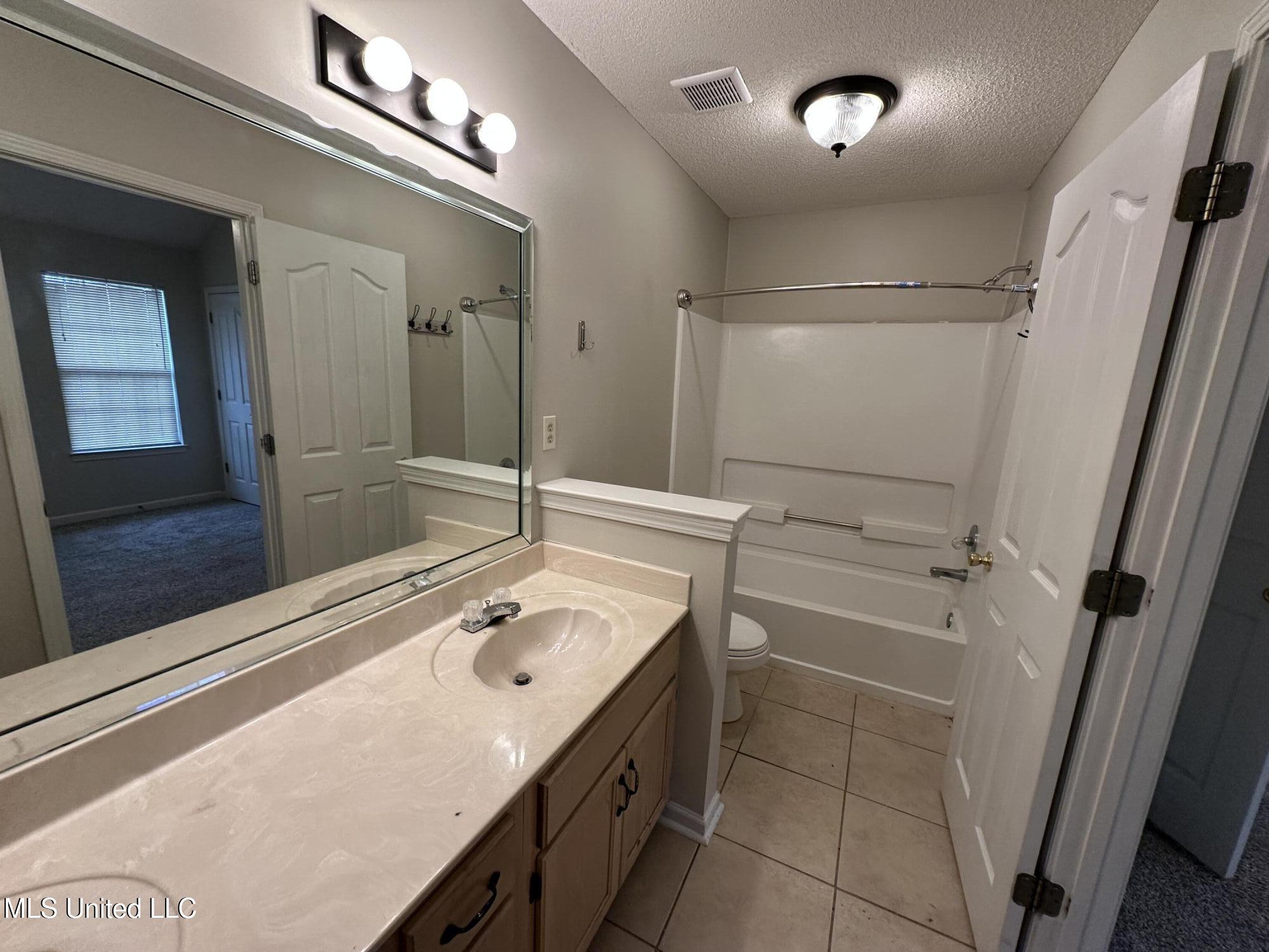 1664 Thomas Street Property Photo 12