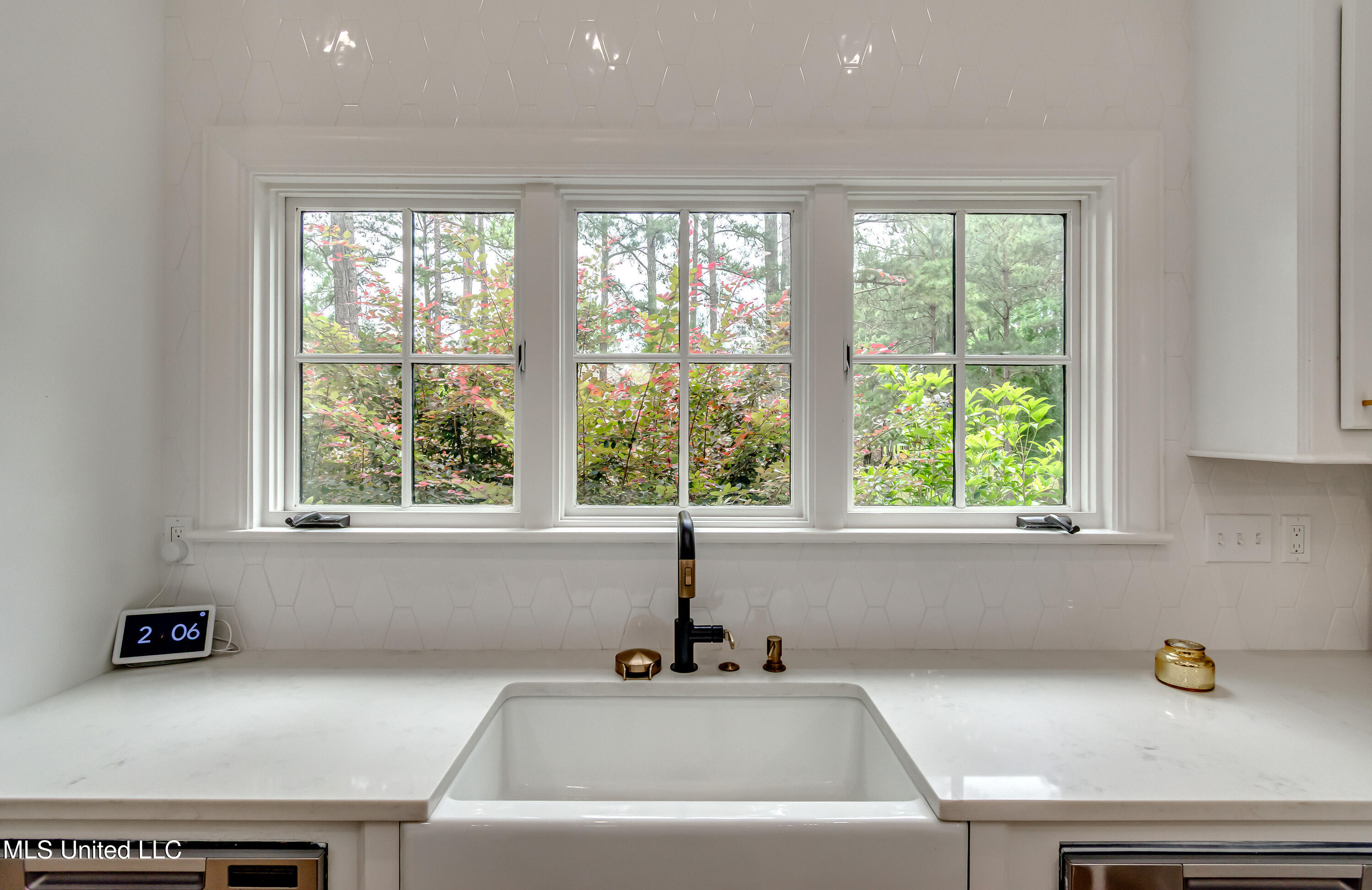 107 Chadwyck Court Property Photo 24
