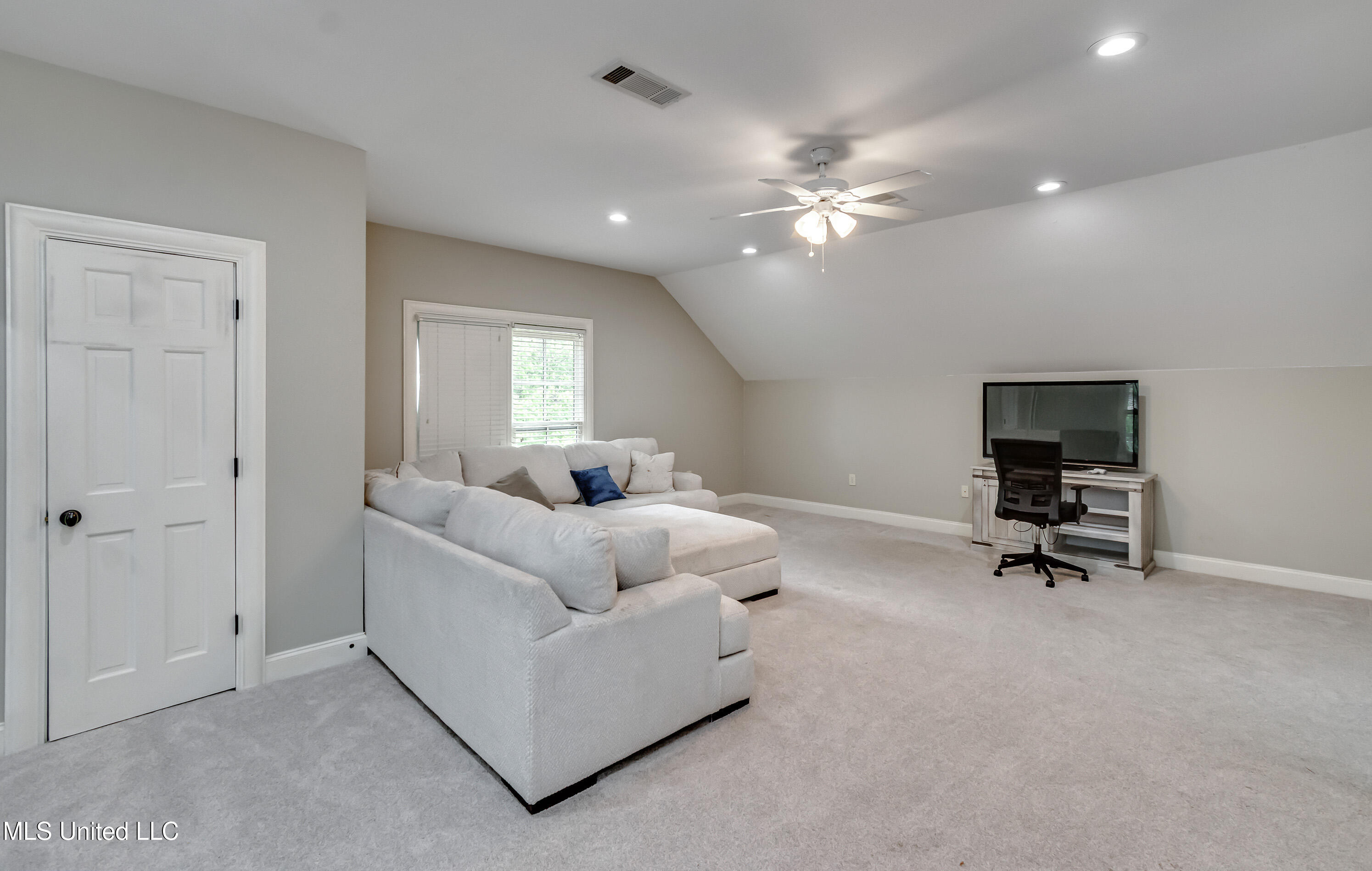 107 Chadwyck Court Property Photo 44