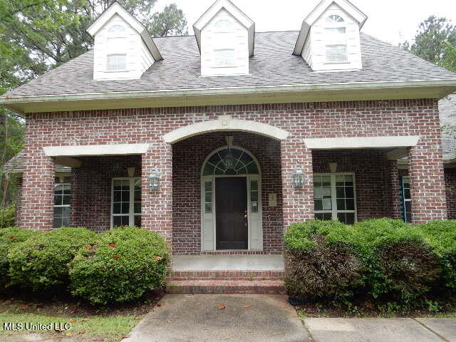 8 Auburn Lane Property Photo 5