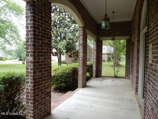 8 Auburn Lane Property Photo 6