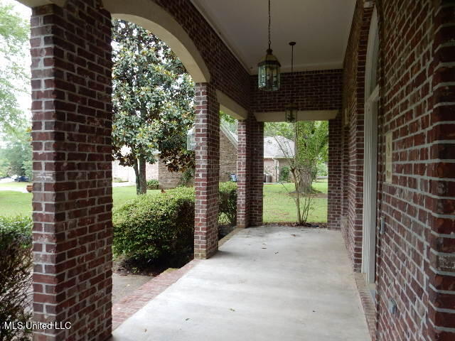 8 Auburn Lane Property Photo 7