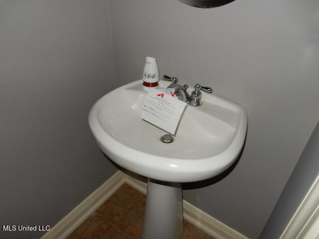 8 Auburn Lane Property Photo 13