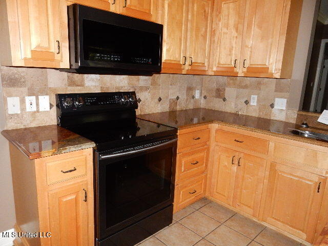 8 Auburn Lane Property Photo 17