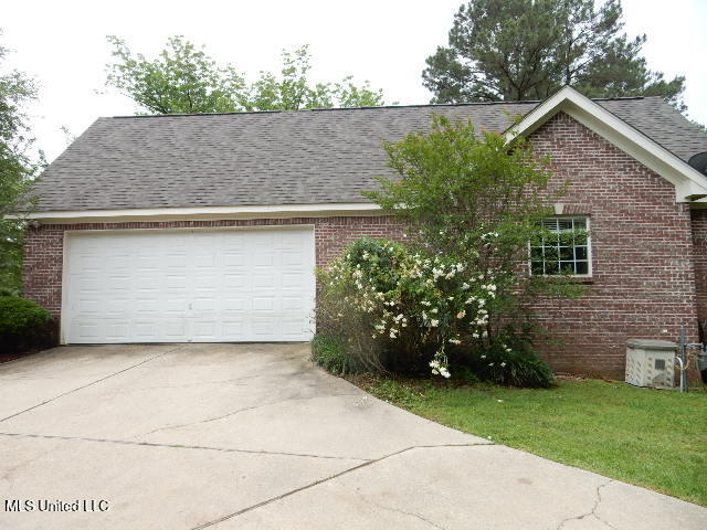 8 Auburn Lane Property Photo 34