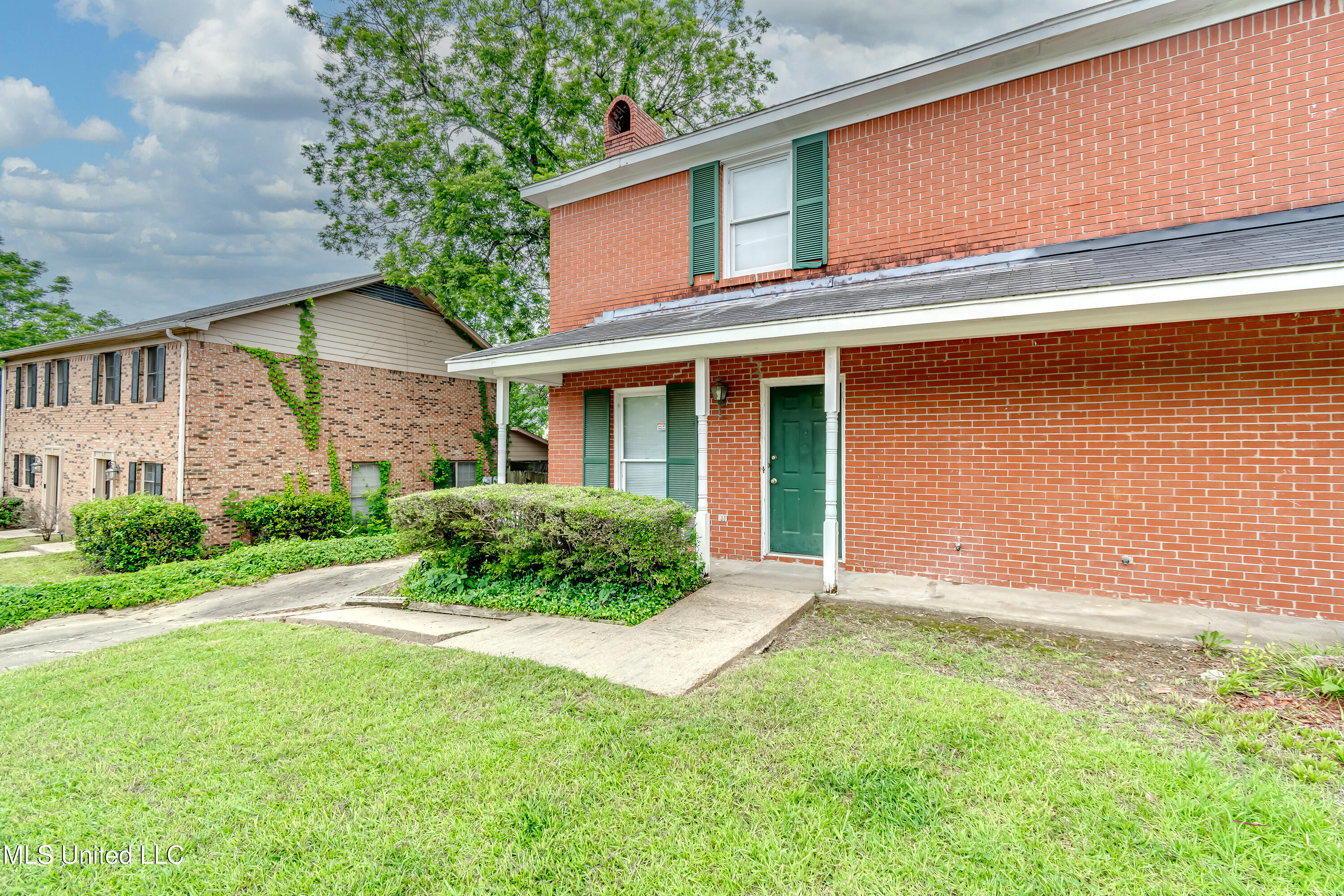 735 Wicklow Place Property Photo 1