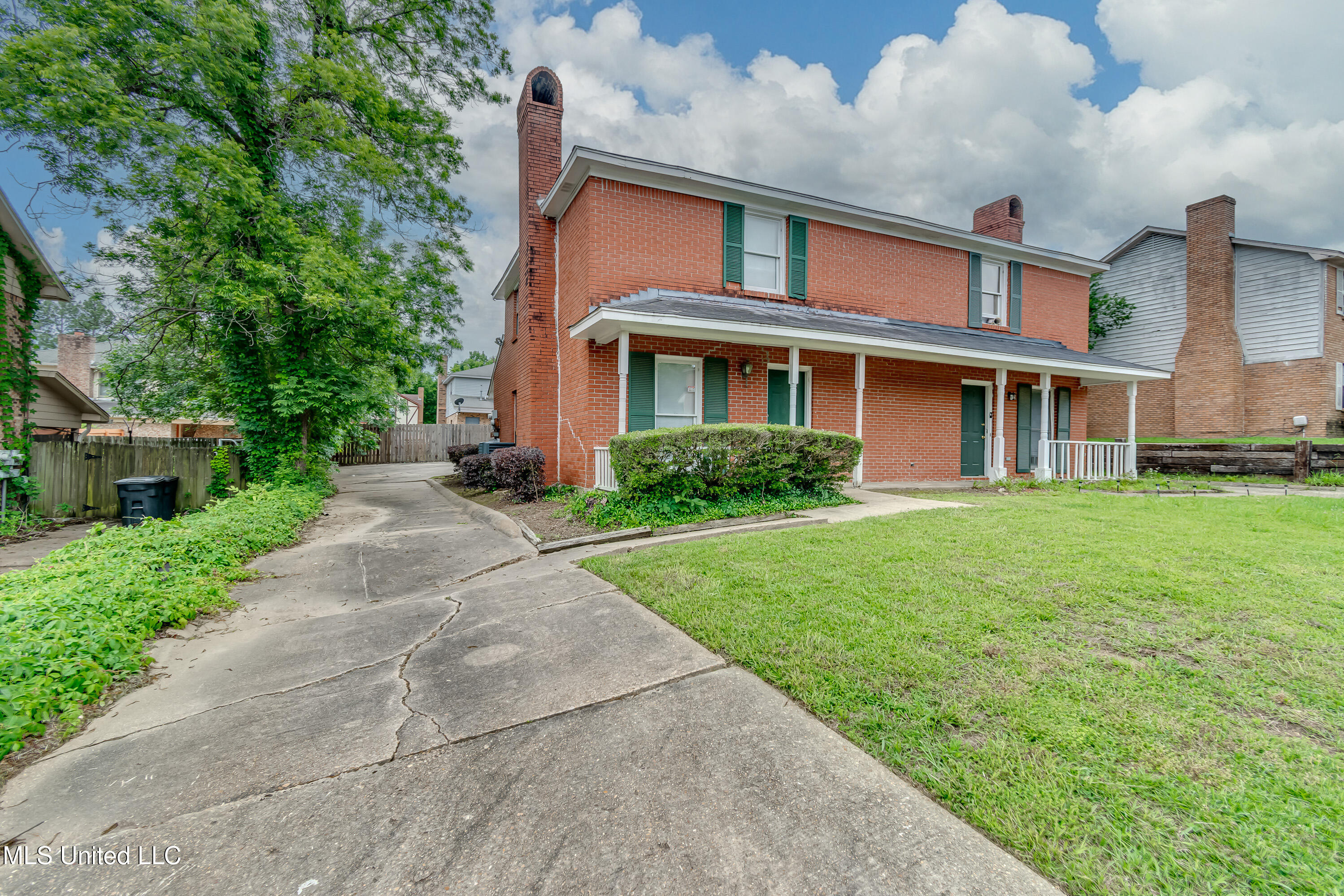 735 Wicklow Place Property Photo 3