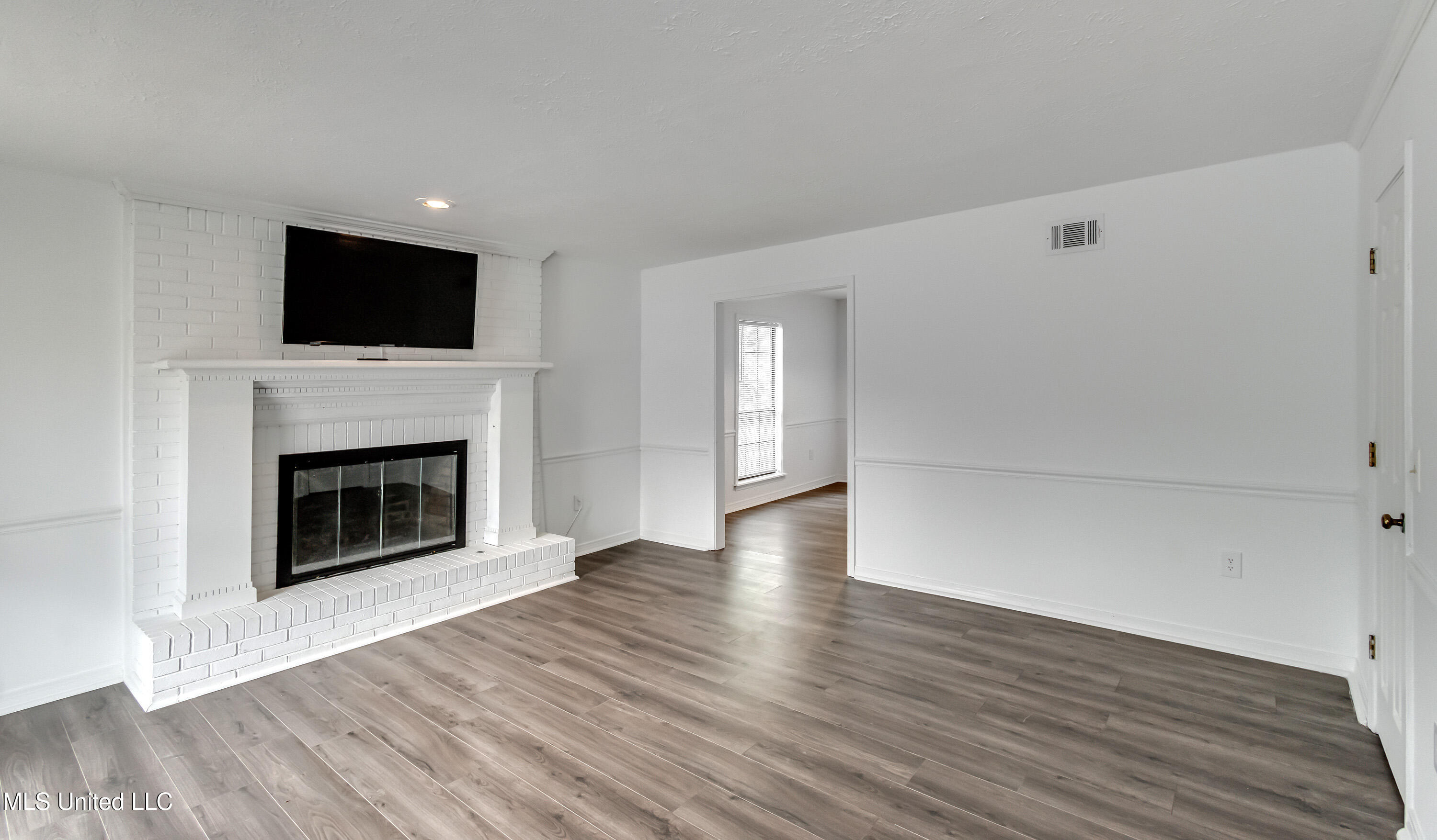 735 Wicklow Place Property Photo 7