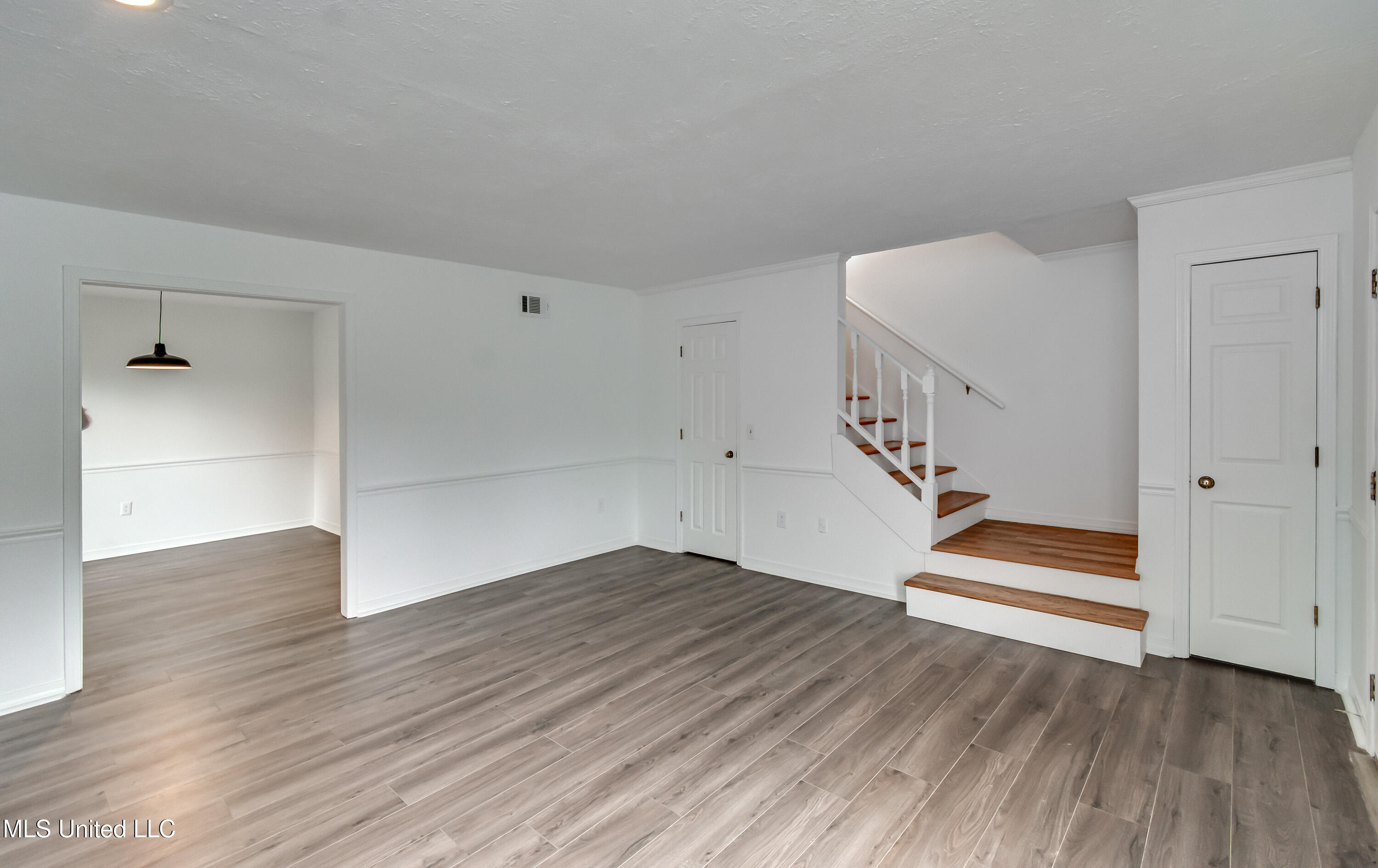 735 Wicklow Place Property Photo 11